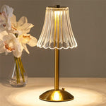 AuroraLuxe – Elegante Lampe mit Kristallakzenten