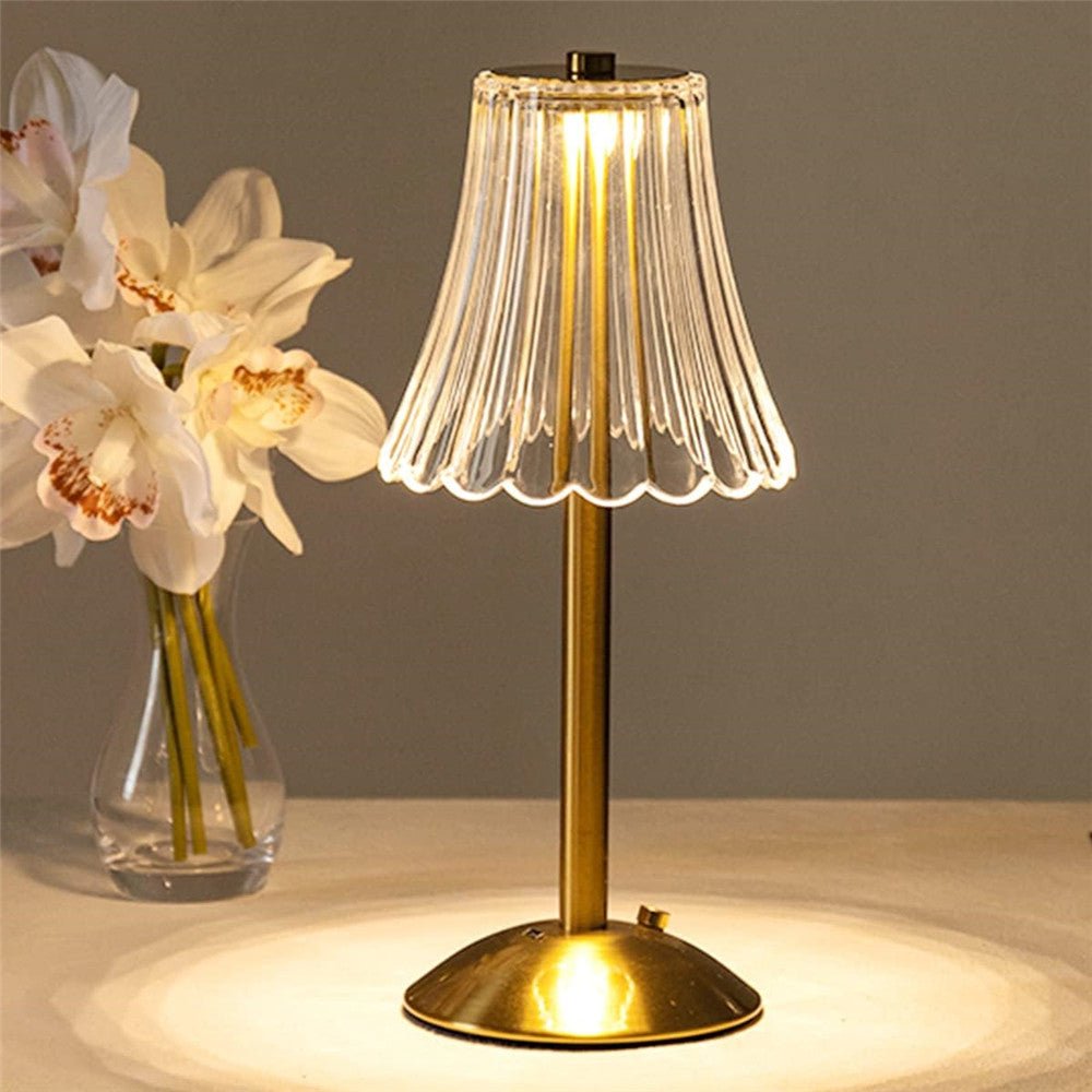 AuroraLuxe – Elegante Lampe mit Kristallakzenten