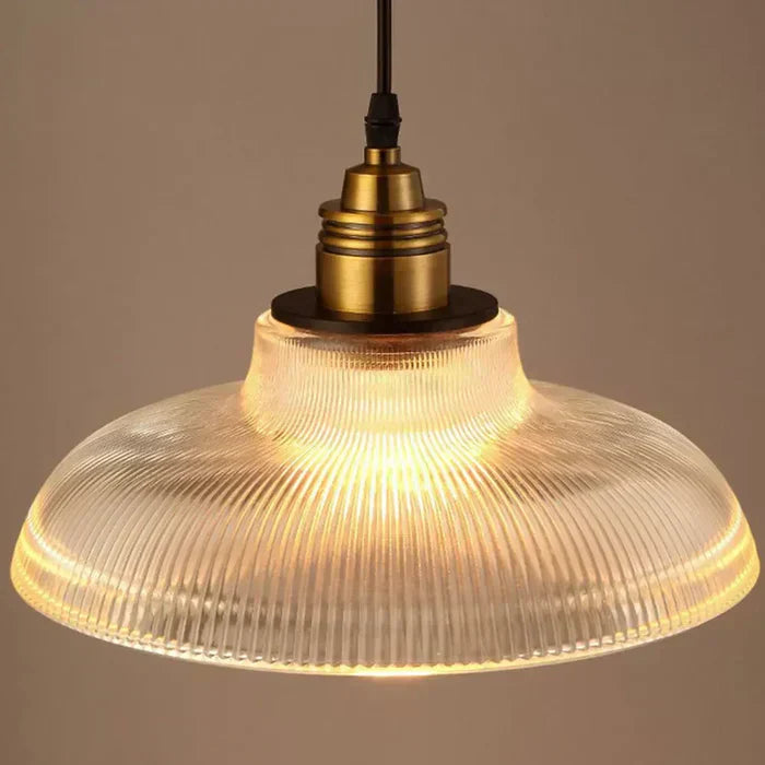 Elegante Glas-Pendelleuchte für stilvolle Räume