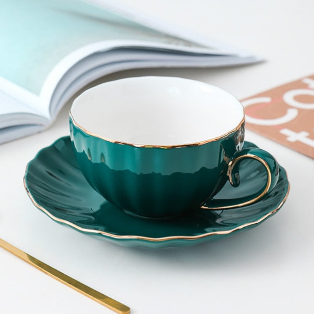 Kreative Tasse mit Untertasse aus Porzellan – Niedliches Design