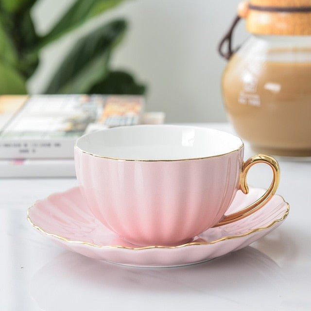Kreative Tasse mit Untertasse aus Porzellan – Niedliches Design