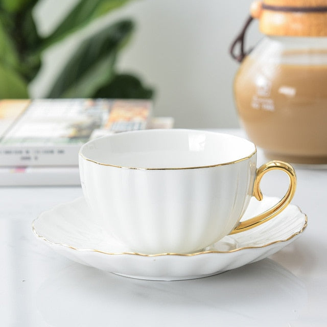 Kreative Tasse mit Untertasse aus Porzellan – Niedliches Design
