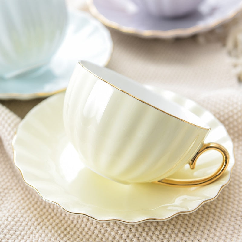 Kreative Tasse mit Untertasse aus Porzellan – Niedliches Design