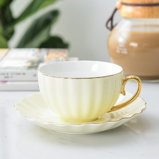 Kreative Tasse mit Untertasse aus Porzellan – Niedliches Design