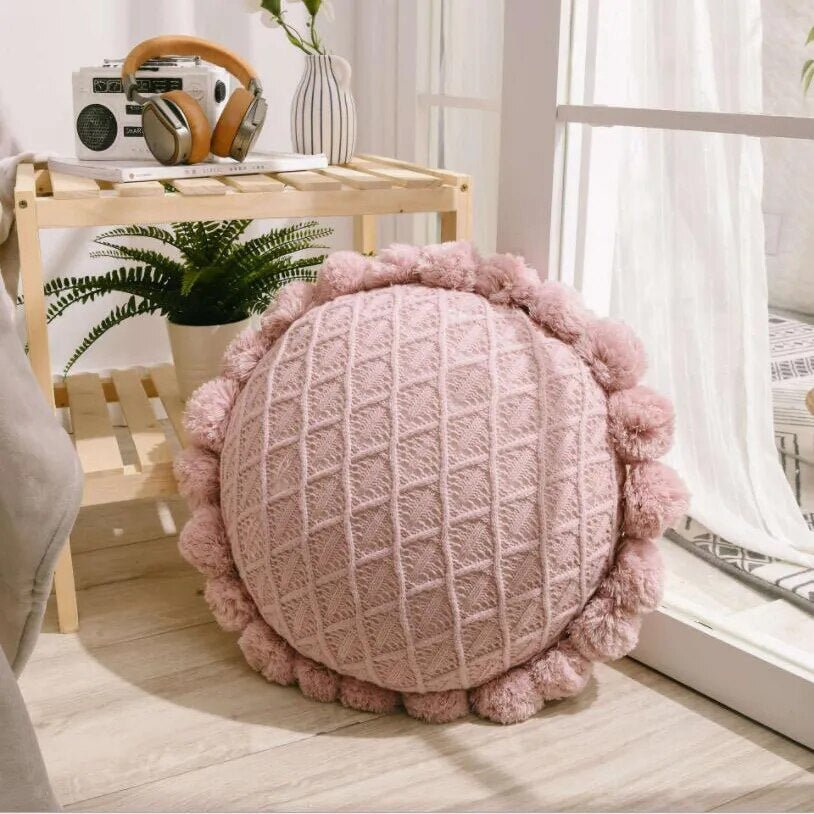 Runder Kuschelkissen mit Pompom und Quaste aus Acrylstrick