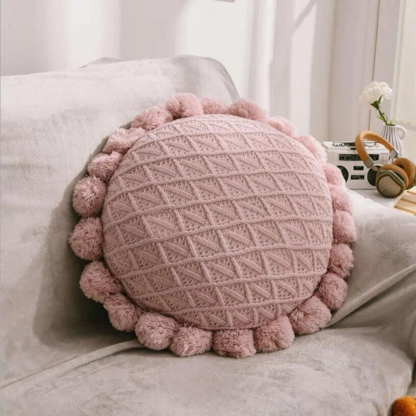 Runder Kuschelkissen mit Pompom und Quaste aus Acrylstrick