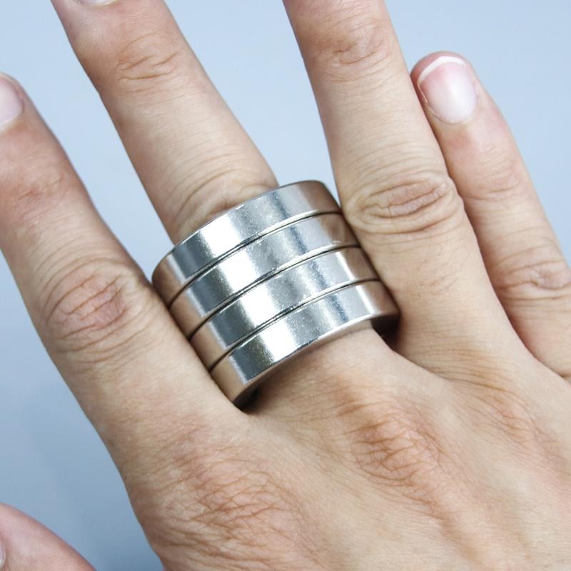Komfortabler Entspannungsring für vier Finger