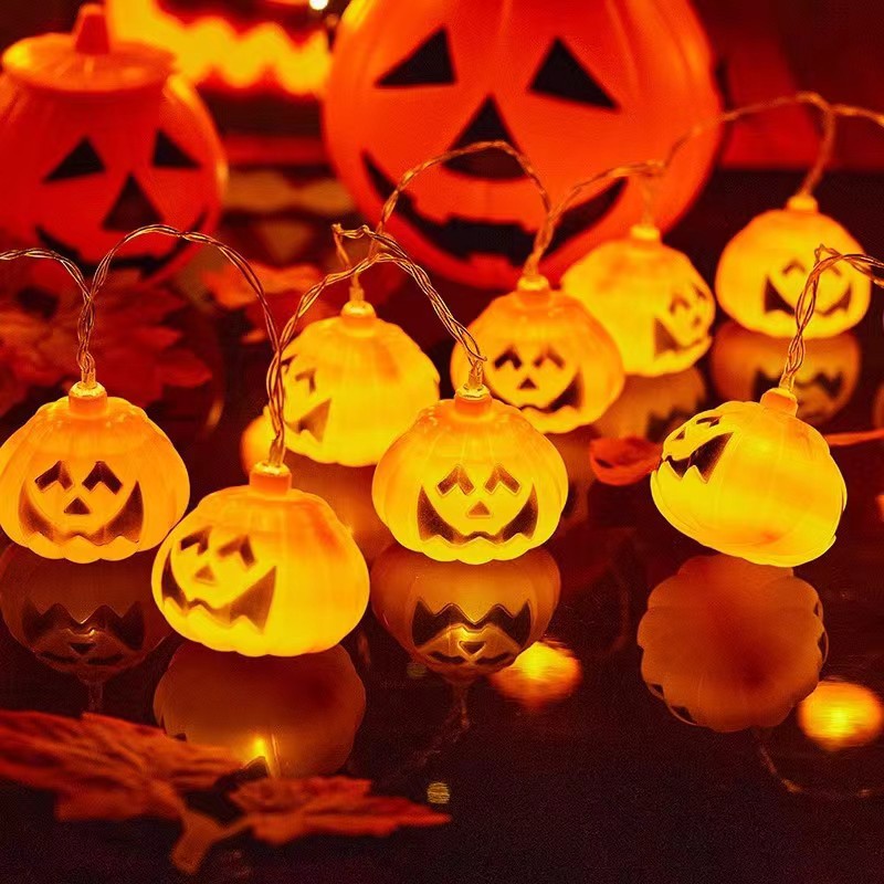 Fröhliche Kürbislichter für Halloween-Atmosphäre