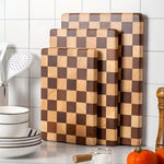 Schneidebrett aus Holz im Schachbrett-Design – Robust und Dekorativ
