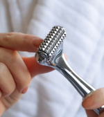 The skin rejuvenation roller – reduces wrinkles and puffiness