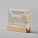 Beleuchtete Periodische Tabelle mit echten Elementen – ChemieKunst