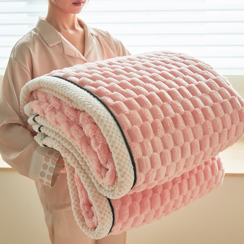 Ultra-Soft Reversible Blanket for Ultimate Comfort