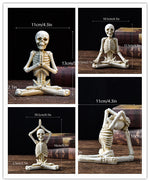 Vintage Halloween Figurine – Dekoratives Kunstwerk in Schwarz oder Weiß
