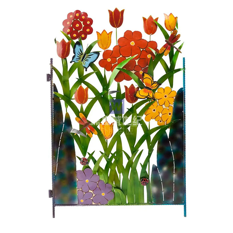 Colorful Metal Fence – Add new sparkle to your garden