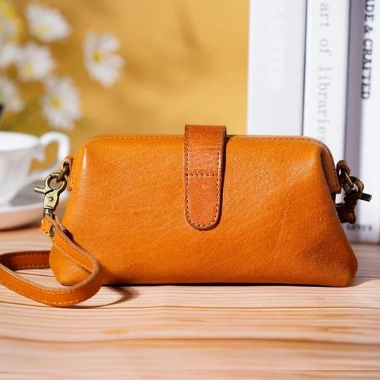 Retro-Inspirierte Ledertasche – Handgefertigt für Stilbewusste