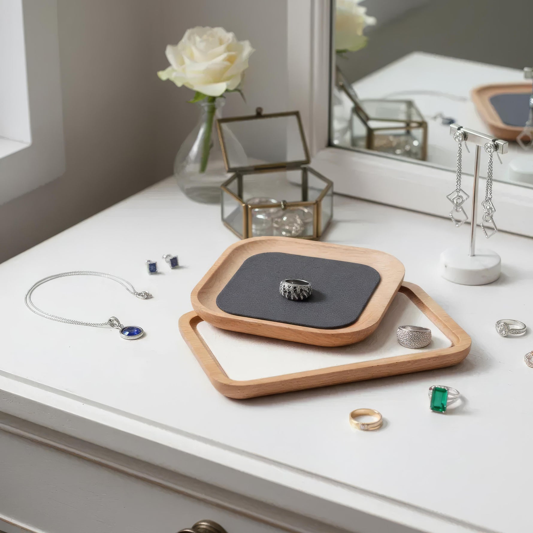 Elegant Wooden Tray for Jewelry – Stylish Storage Solution
