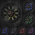 Vintage Wanduhr mit Dartboard und DartGlow Design