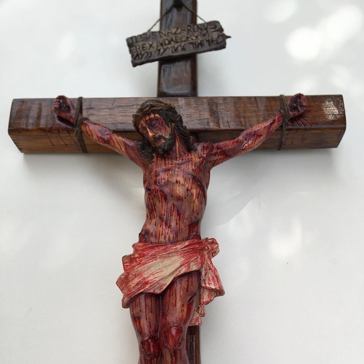Ewiger Frieden | Handgefertigtes Kreuz Christi