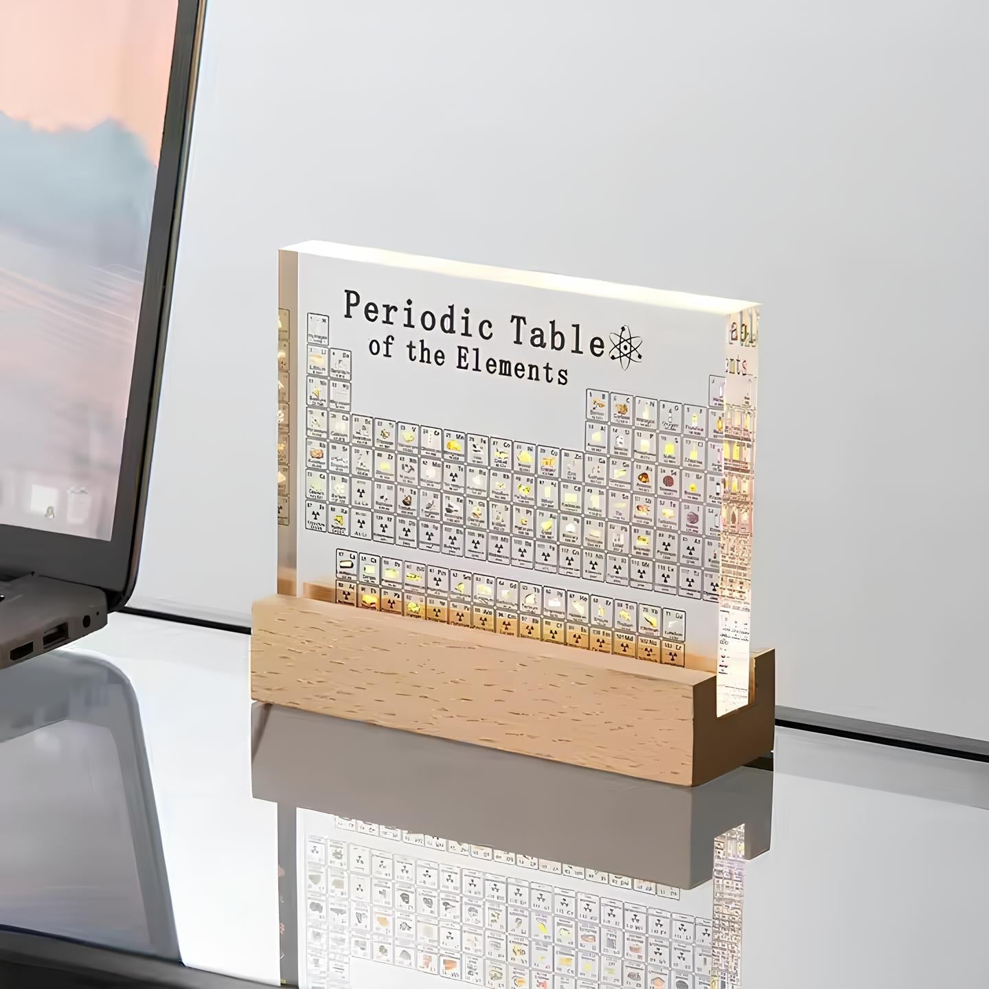 Beleuchtete Periodische Tabelle mit echten Elementen – ChemieKunst