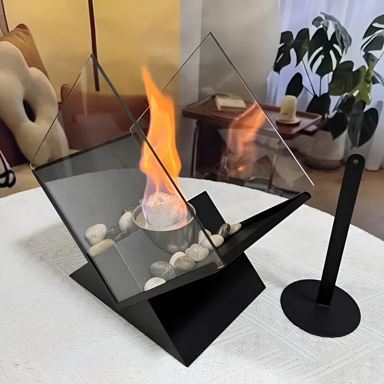 Eleganter Tischfeuer mit Stein-Dekor und Bio-Ethanol-Flamme