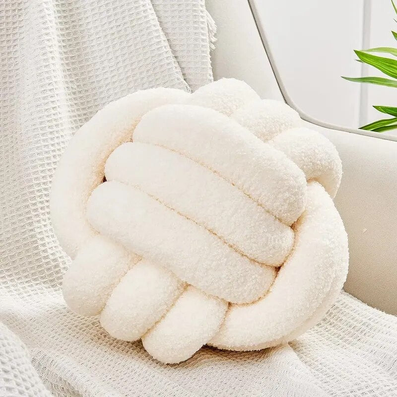 Runder, dekorativer Teddyball aus 100% Wolle – weiches Kissen