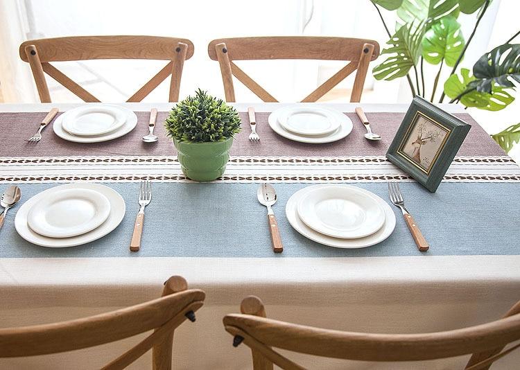 Gestreifte Tischdecke aus Leinen mit Quasten