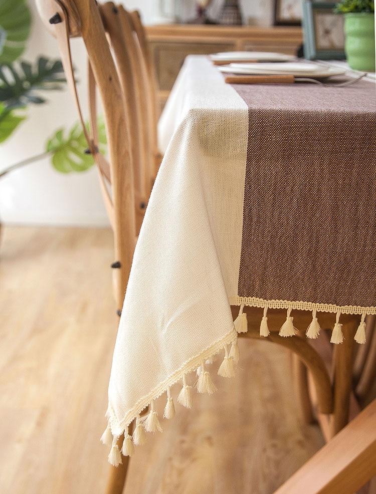 Gestreifte Tischdecke aus Leinen mit Quasten