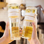 Doppelwandige Glas-Trinkflasche mit Teesieb und Trennbecher