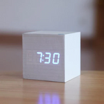 Elegante Digitale Holz Uhr für modernes Wohnen