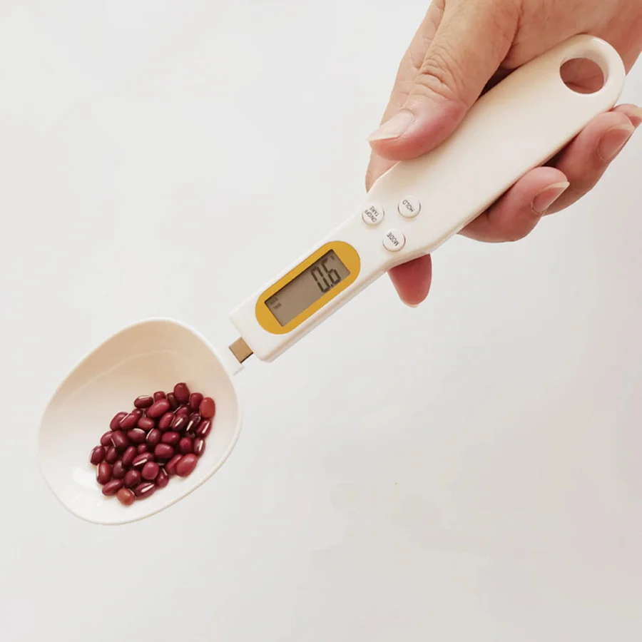 Präzise digitale Küchenwaage mit Löffel für exaktes Kochen