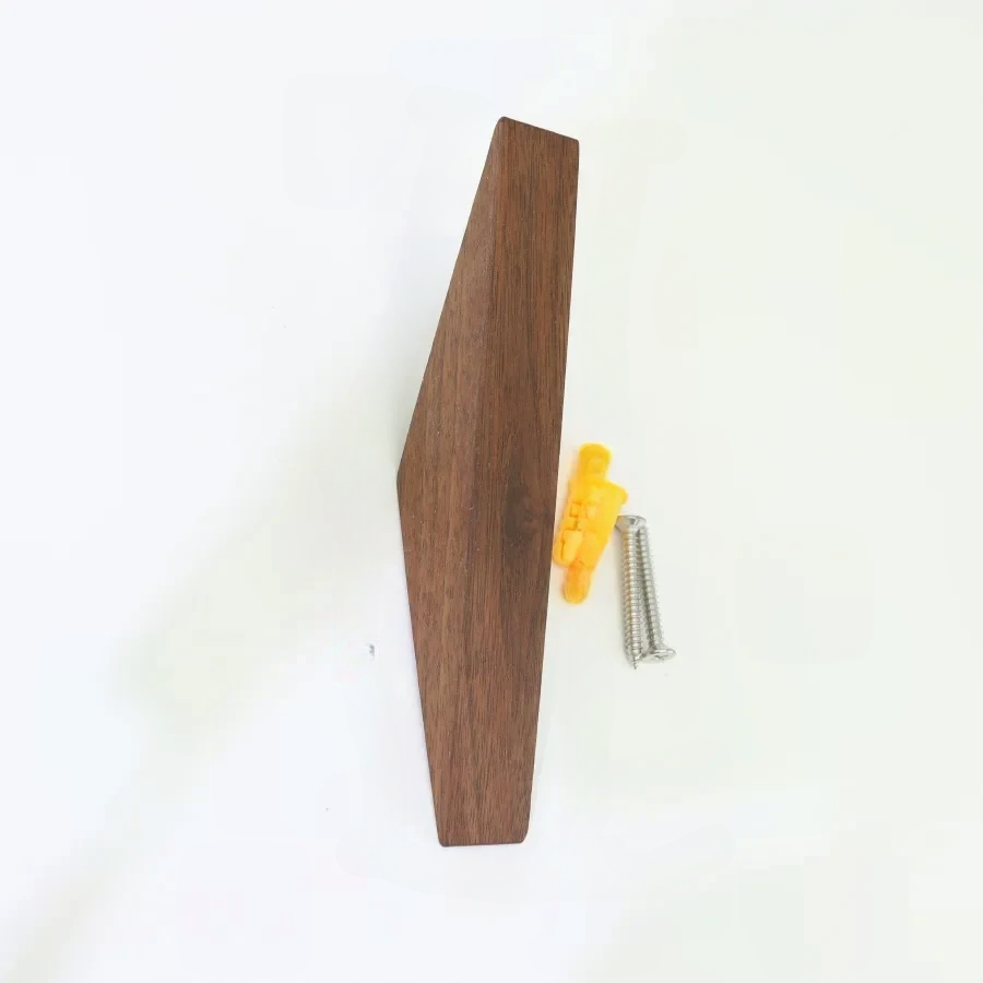 Holzkleiderhaken und dekorativer Mantelhalter