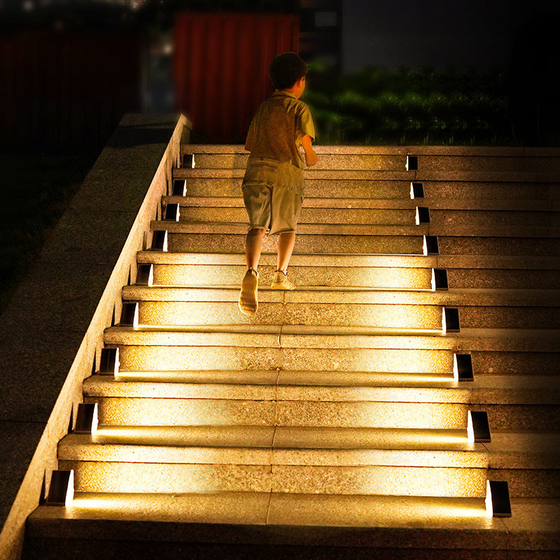 Solarbetriebene Treppenlichter für den Außenbereich – Warmweißes LED-Licht, Set mit 4 oder 10