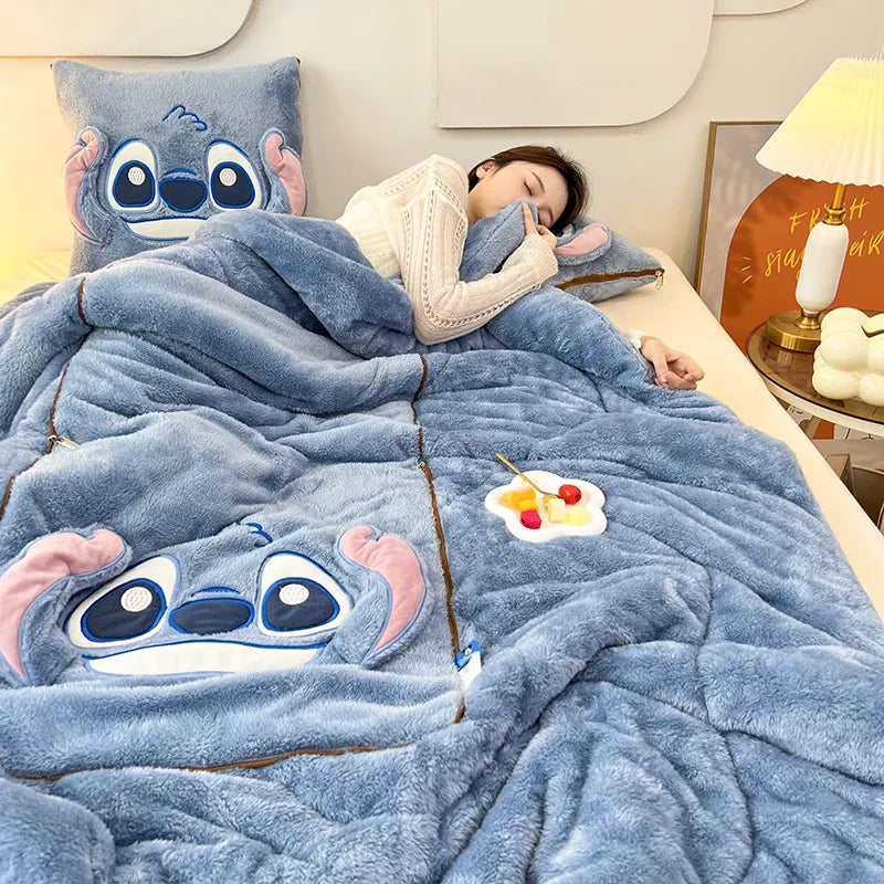 Softer Komfort: Die multifunktionale Kuscheldecke-Kissen-Kombination