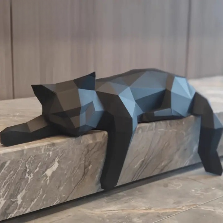 Elegante Katzenfigur für modernes Wohnen