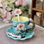 Keramiktasse mit Unterteller – Handbemaltes 3D-Design inspiriert von Van Gogh