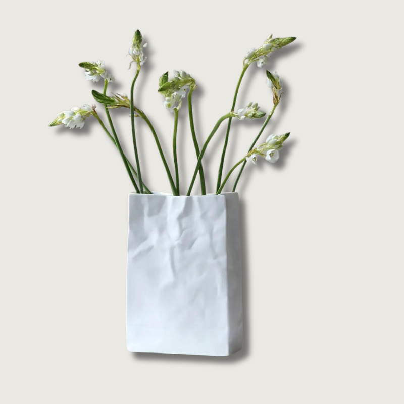 Keramische Vase im Papierbeutel-Design