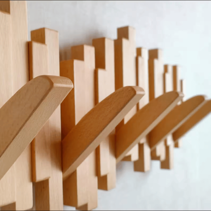 Stilvolles Holzgestell mit 4-6 Haken für jeden Raum