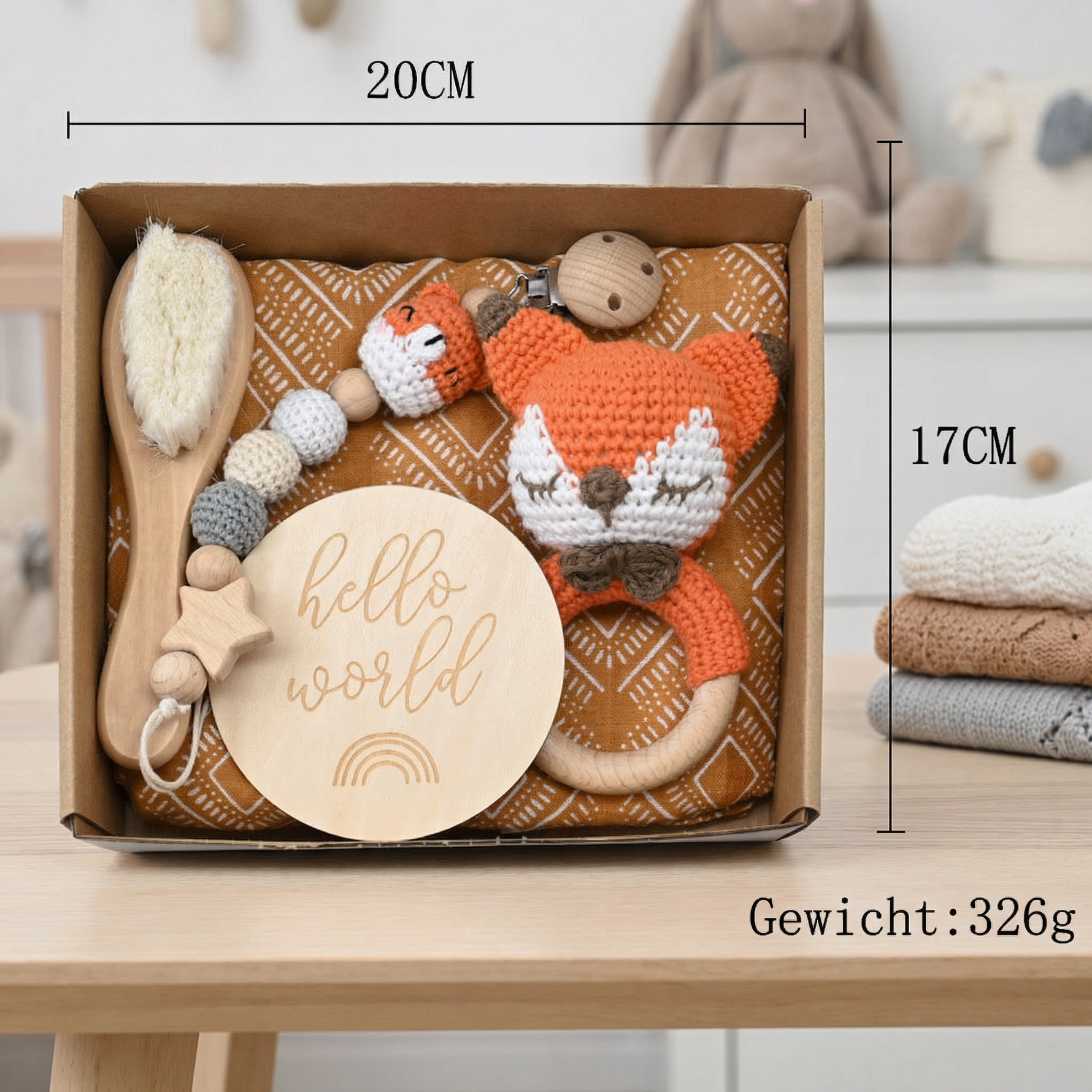 Geschenkset für Neugeborene – Rassel aus Häkel-Tier, Holzspielzeug, Musselin-Decke & Schnullerkette