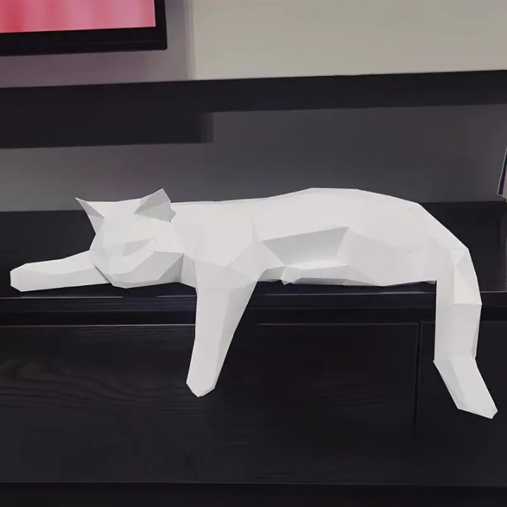 Elegante Katzenfigur für modernes Wohnen