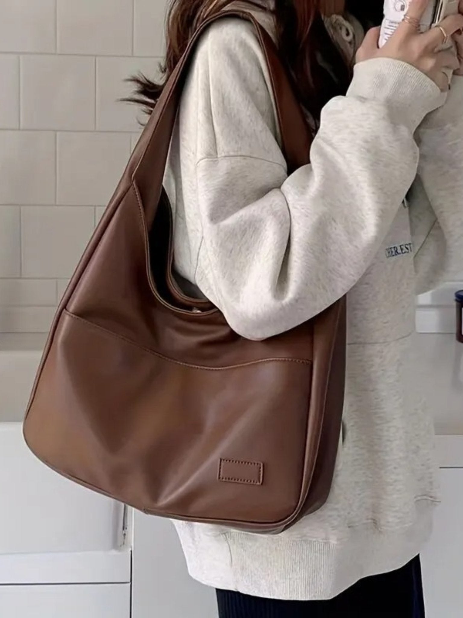 Stilvolle Schultertasche aus feinstem Leder für jeden Anlass