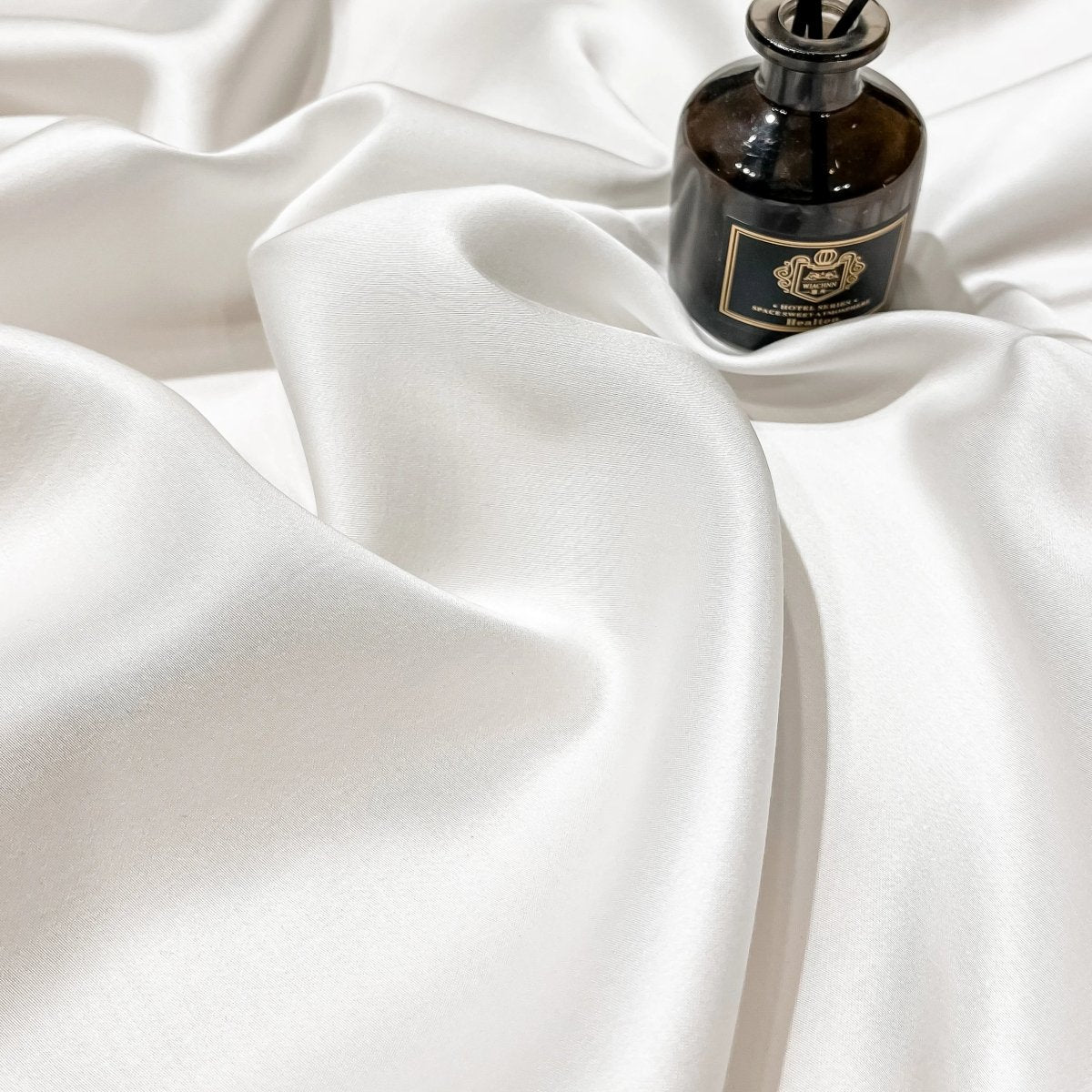 Deep Pocket Fitted Sheet in Long-Staple Cotton for Unisex Bedding