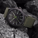 Robuste Armbanduhr im Militärstil für Abenteuer