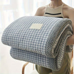Cozy Blanket – Cuddly Throw for Bed and Sofa
