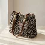 Elegante Leopardentäschchen mit Goldkette