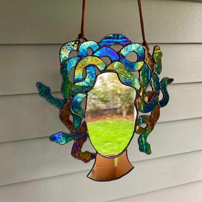 Luzia | Handgefertigter Sonnenfänger mit Medusa-Design
