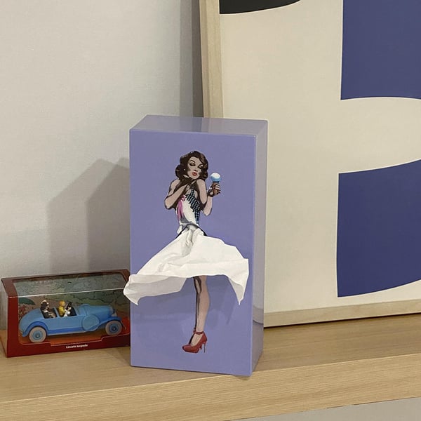Verspielte Taschentuchbox im Rockdesign
