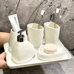 Elegantes Badezimmer-Set mit Seifenspender und Bechern