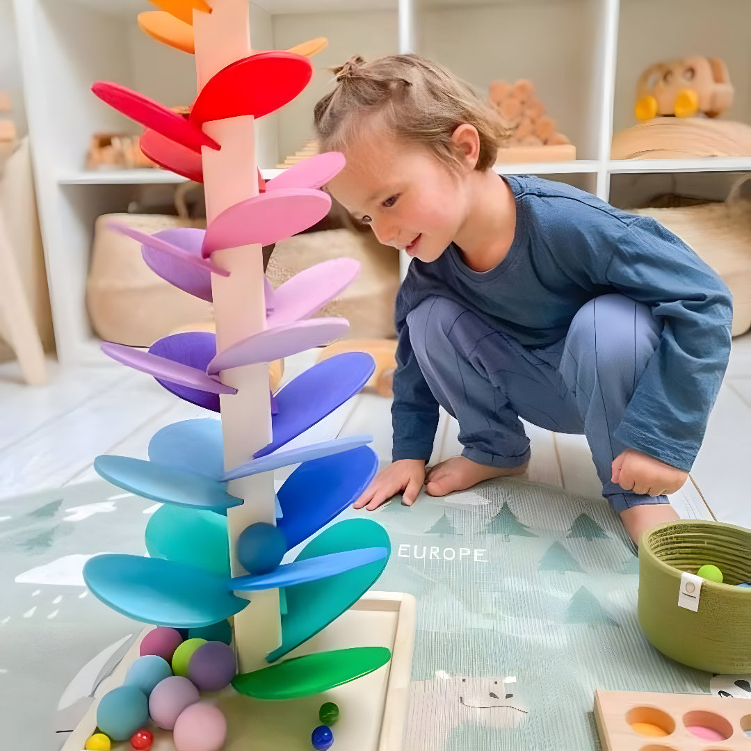Bunte Holzbahn für Kinder – Spielerisches Lernen mit Spaß