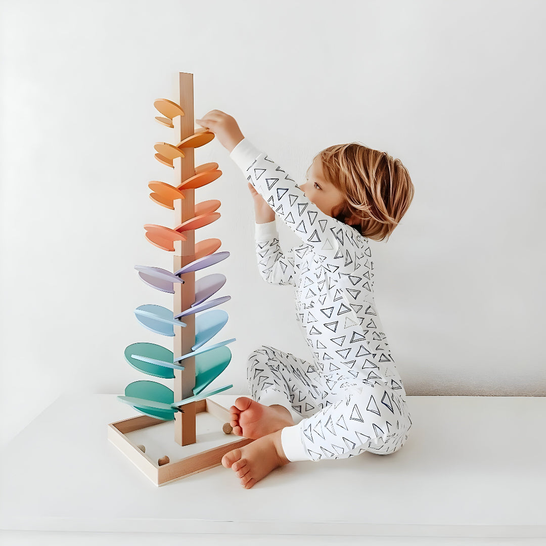 Bunte Holzbahn für Kinder – Spielerisches Lernen mit Spaß