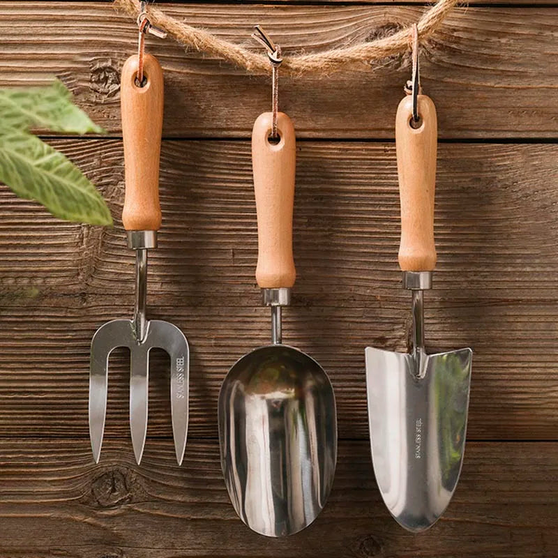 High-quality 5-piece garden tool set with ergonomic handles